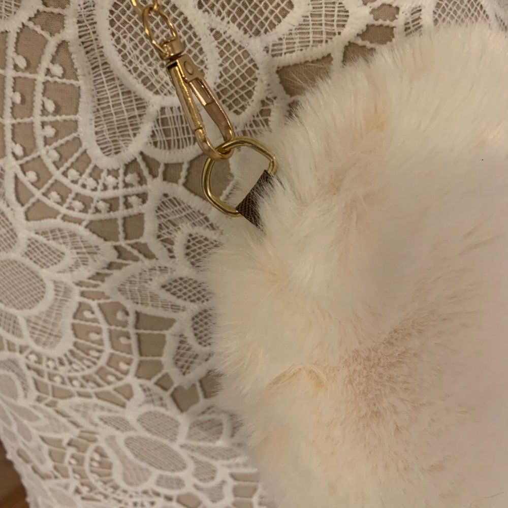 Heart Shaped Faux Fur Crossbody Bag - White - NWT - Picture 7 of 10